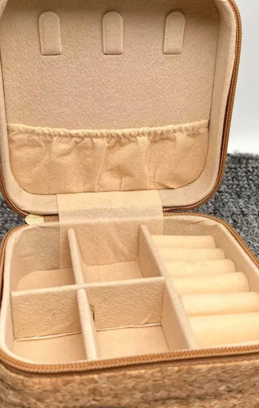 Bhyza-VintageCrushedWoodGrainJewelleryBox-MIO59914-Aprincessbazaar1