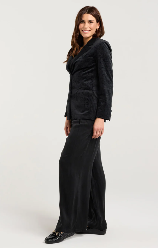 Blackstone-TeddyVelvetBlazer-BlackEmbossedVelvet-BWD227princessbazaar1