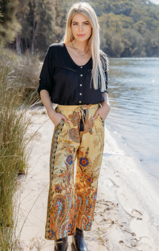 Cienna-AlexisAnnissaPantsprincessbazaar1