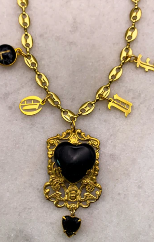 Ghost_Lola-HearttoHeartNecklaceprincessbazaar1