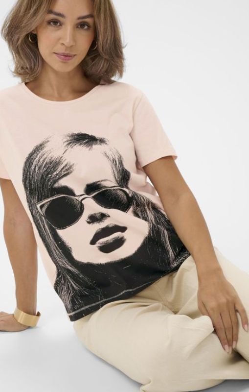 Joliy Tshirt Black sunglass girl cream princess bazaar
