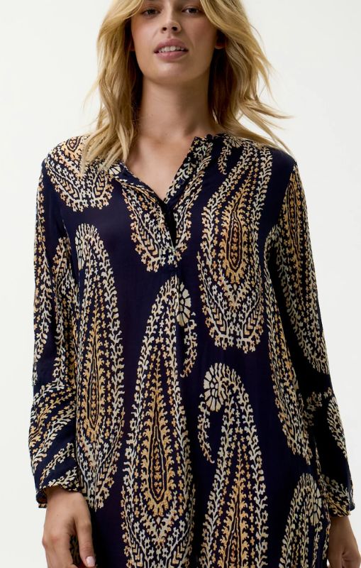 S25-09719-734longgenieprovencenavypaisley1oneseasonprincessbazaar